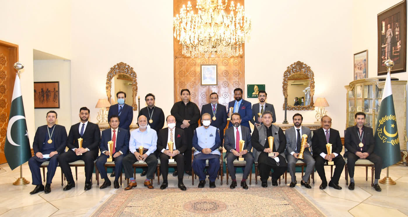 LCCI Achievement Awards 2021 recipients with President Dr. Arif Alvi at Aiwan-e-Sadr, September 21, 2021